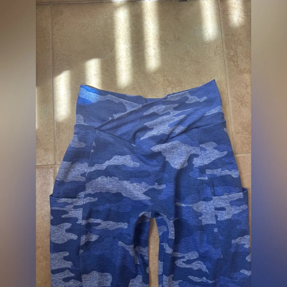 Vintage Bombshell Blue & White camo sock leggings w/scrunch butt! Worn 1x! - Picture 11 of 15